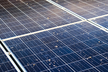 How Dirty Solar Panels Reduce Energy Efficiency in Florida Heat Thumbnail